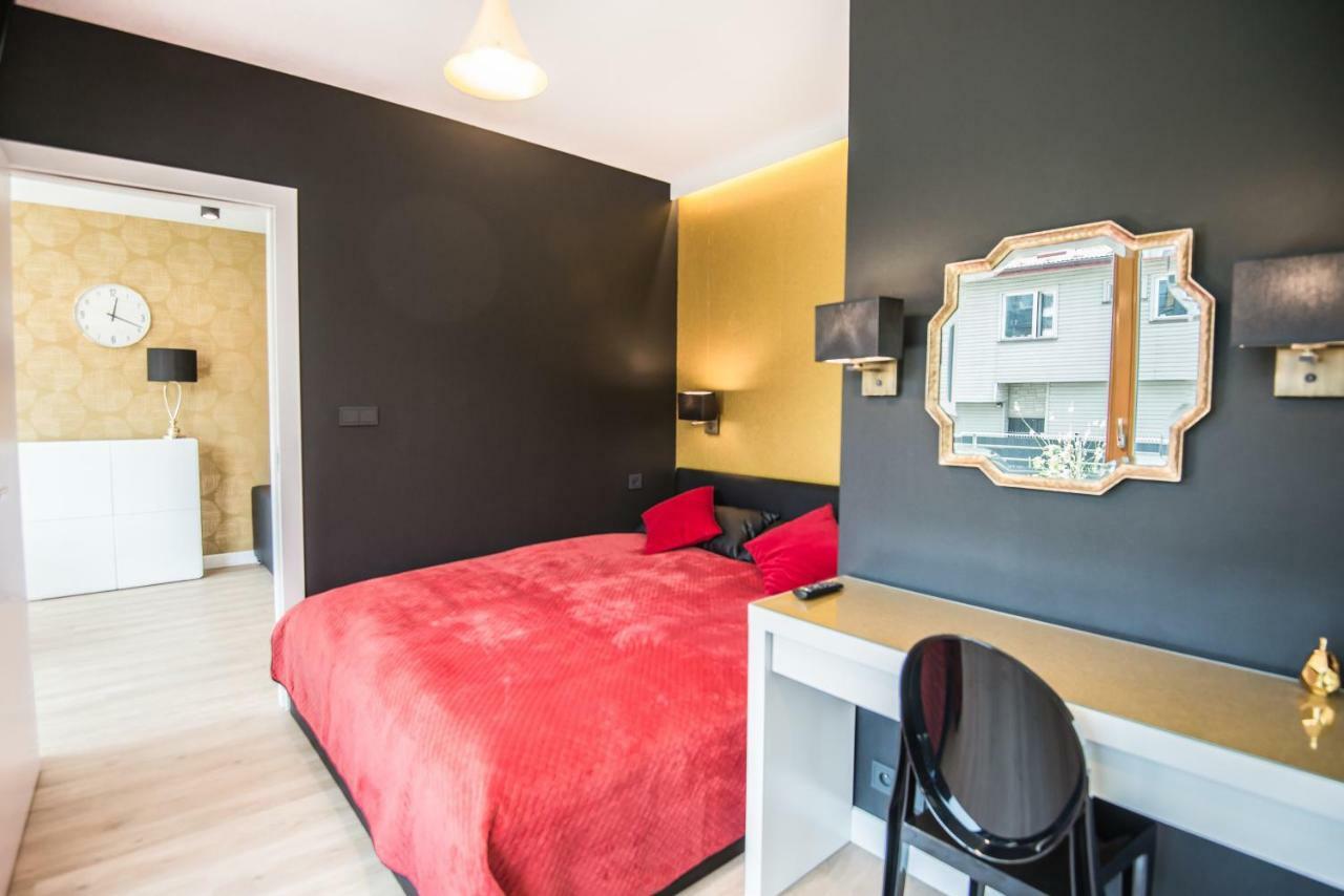 Galaxy Garden Apartment Cracow- Shopping Mall 1Min, Underground Parking, Family Friendly, City Center Krakov Exteriér fotografie