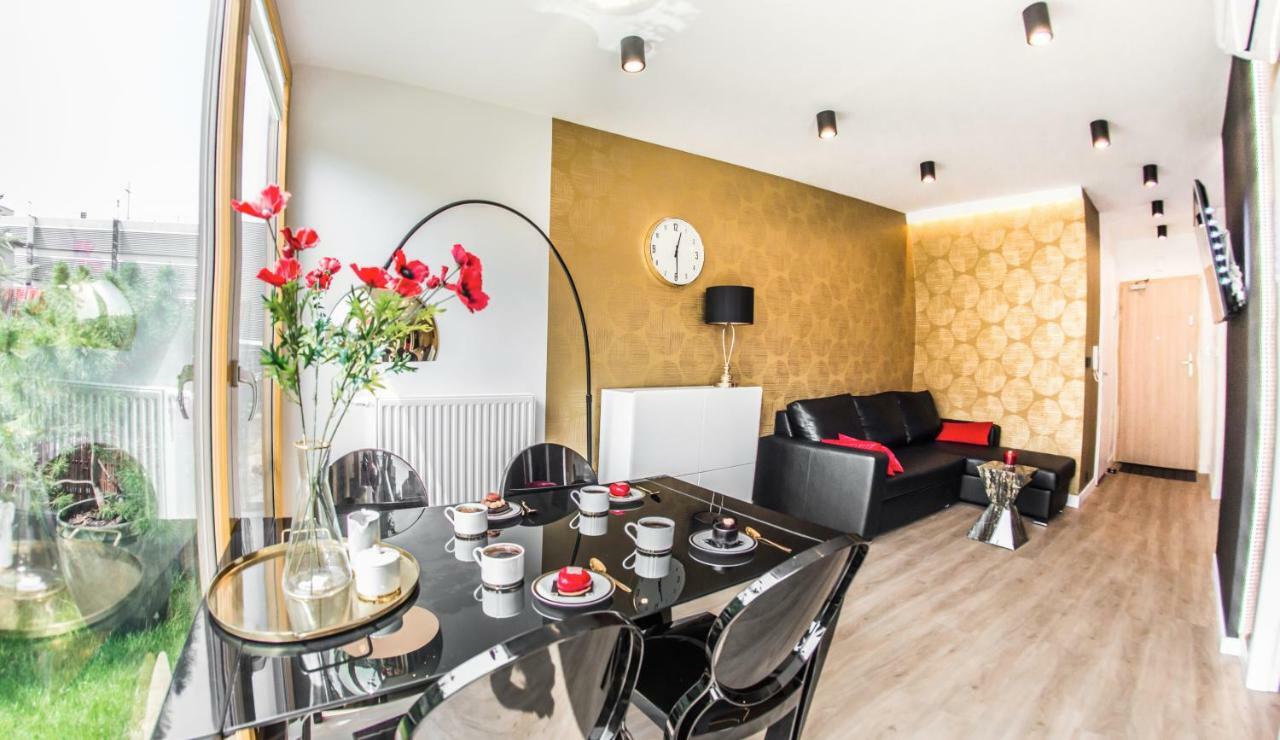 Galaxy Garden Apartment Cracow- Shopping Mall 1Min, Underground Parking, Family Friendly, City Center Krakov Exteriér fotografie
