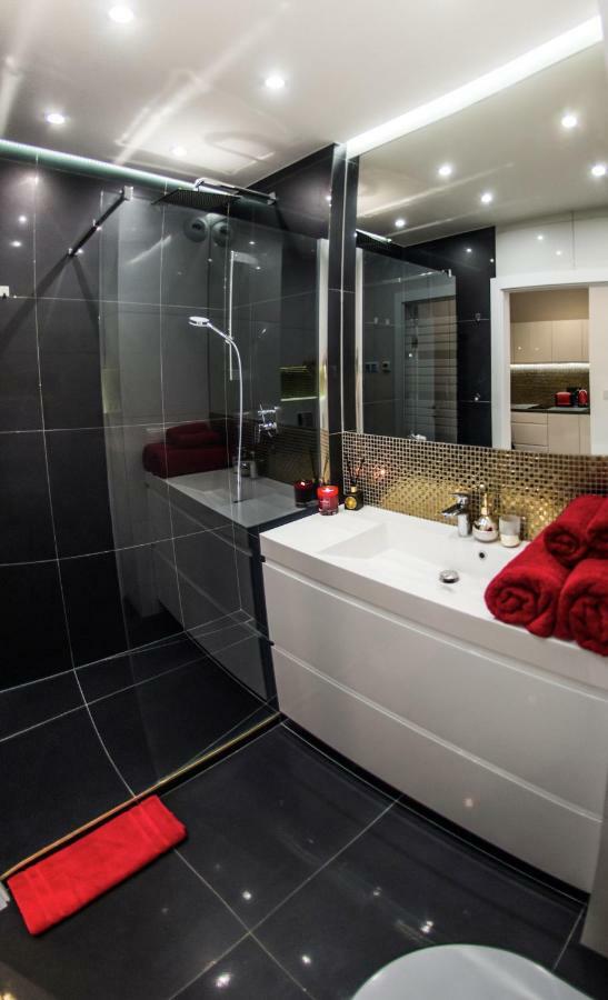 Galaxy Garden Apartment Cracow- Shopping Mall 1Min, Underground Parking, Family Friendly, City Center Krakov Exteriér fotografie